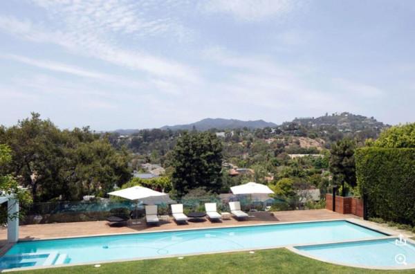 詹姆斯以1960萬賣掉一棟洛杉磯別墅