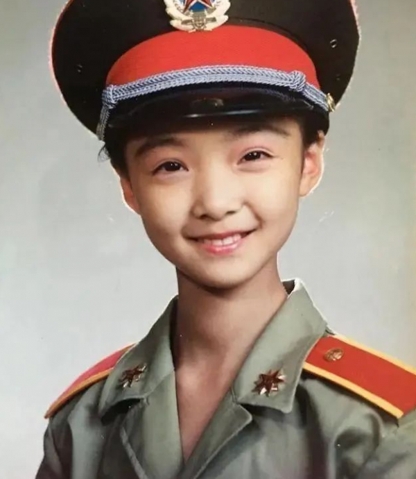 齊溪：娛樂圈的“奇女子”，穿帆布鞋走紅毯，顏值與實力並存