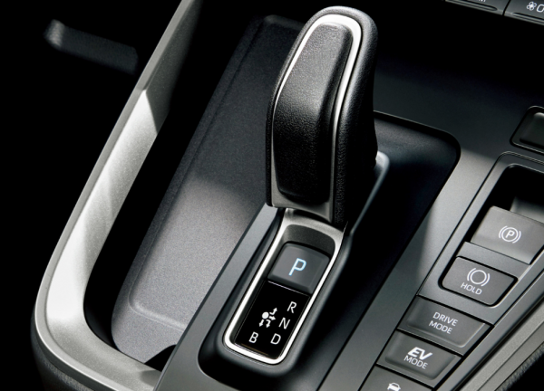 定位低於賽那，提供四驅，豐田新款MPV釋出，網友：加價不買！