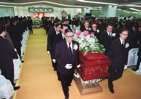 葬禮隆重的明星，每一位離世都令人不捨，最大的78歲，最小的24歲