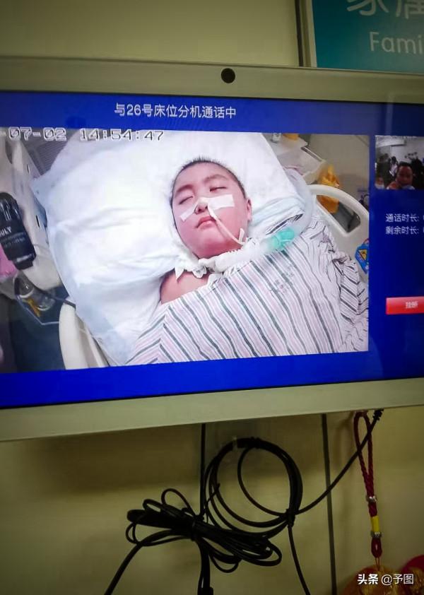 男孩上午寫著作業，晚上進了ICU，併發十餘種疾病，全家舉步維艱