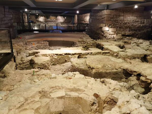 瑞士考古學家，曾出土“謎”樣的青銅器，現在也不知道是幹啥的