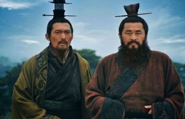 被《三國演義》邊緣化的李儒,料事如神,卻無奈站錯隊跟了董卓 被《三國演義》邊緣化的李儒,料事如神,卻無奈站錯隊跟了董卓