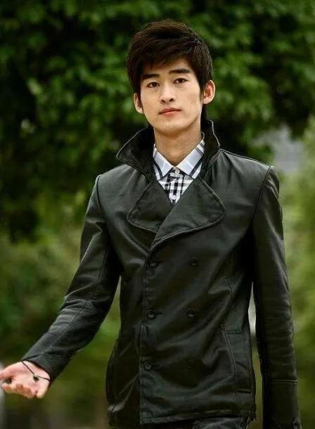 劉學義《夜色暗湧時》上演霸道總裁,還是不如在三界對味 劉學義《夜色暗湧時》上演霸道總裁,還是不如在三界對味