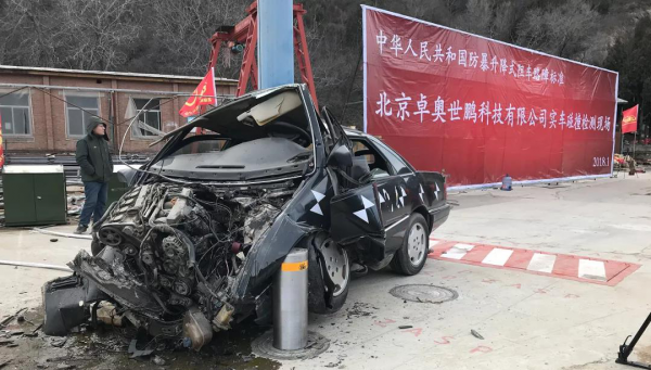 5死40傷！美國一汽車衝撞聖誕遊行人群，安裝升降柱刻不容緩