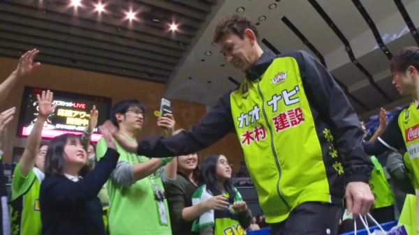 50歲才退役比詹姆斯持久！3個人8次犯規都攔不住，27年算個屁啊