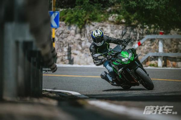 車評:“咻咻”!欲罷不能的機械增壓,體驗川崎Z H2 車評:“咻咻”!欲罷不能的機械增壓,體驗川崎Z H2