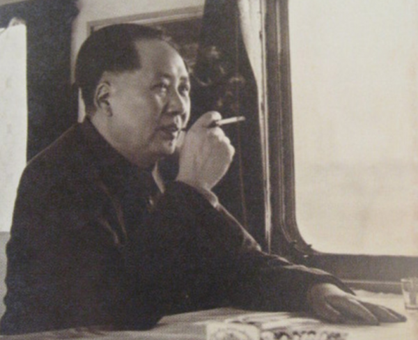 “主席頭”如何產生?錢水桃為毛主席理完髮,主席:好像年輕10歲 “主席頭”如何產生?錢水桃為毛主席理完髮,主席:好像年輕10歲