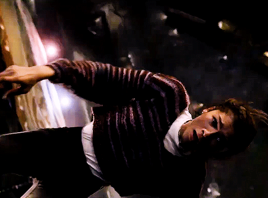 在《蜘蛛俠：英雄無歸》中，是誰救了MJ？