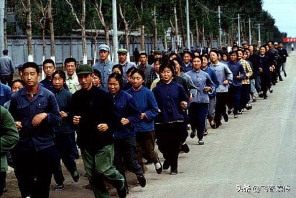 五六十年代的人,穿上一身藍綠灰,會是啥感覺? 五六十年代的人,穿上一身藍綠灰,會是啥感覺?