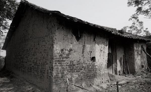 民間故事：老漢蓋房，老者前來討飯，老者說，別蓋了，下面有棺槨