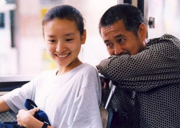 跟趙麗蓉演小品，和謝霆鋒扮夫妻，和趙本山搭戲，董潔憑什麼？