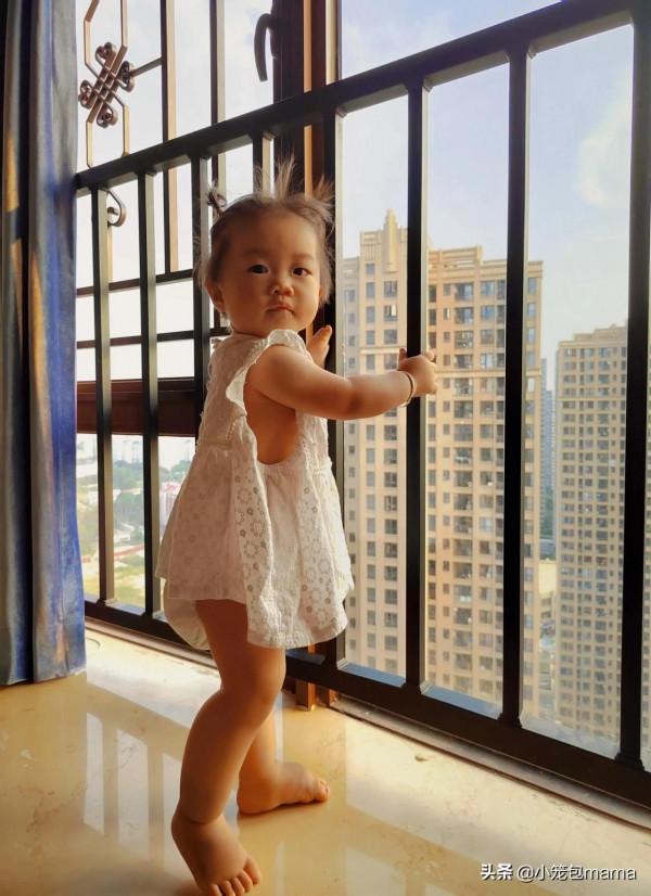 21斤~10個半月的寶寶突然會走路了,好有喜感 21斤~10個半月的寶寶突然會走路了,好有喜感