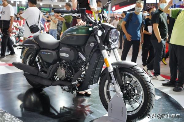 摩博會丨QJmotor閃300S、逸550售價公佈，迷之自信