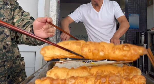 開封路邊小破攤，傳統做法沒見過，4元一碗每天限量300碗