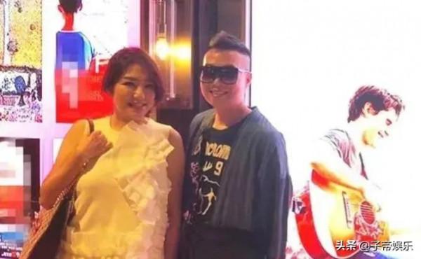 喪妻一年多的黃日華大哥疑似找到了新歡