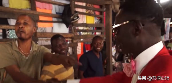 非洲的奇葩紳士，花半生工資買一件奢侈品名牌，只為在街上溜一圈