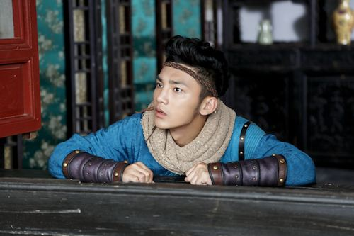 娛樂圈並非人人年入千萬,腰部以下藝人也在艱難追夢 娛樂圈並非人人年入千萬,腰部以下藝人也在艱難追夢