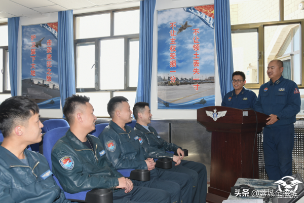 實兵實彈!直擊多彈型、多批次機務保障現場 實兵實彈!直擊多彈型、多批次機務保障現場