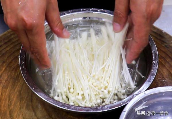 一把金針菇,一把蝦仁,廚師長教你燉鮮湯,清淡營養,老少皆宜 一把金針菇,一把蝦仁,廚師長教你燉鮮湯,清淡營養,老少皆宜