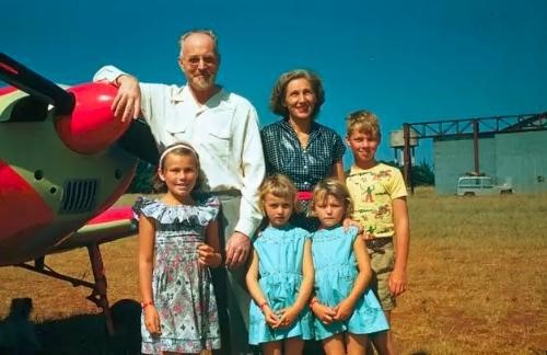 天才在左，瘋子在右，埃隆馬斯克的童年