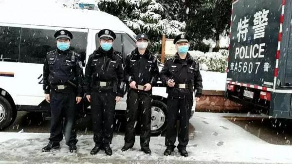 當警察和軍人一起出任務時，誰要服從誰的命令？沒你想得那麼複雜