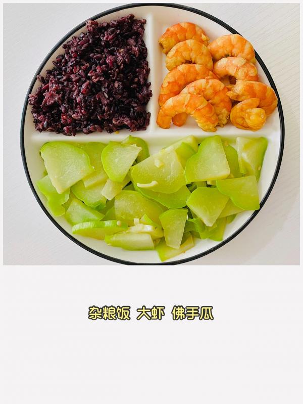 一週瘋狂掉秤減肥餐，學會輕食搭配萬能公式，讓你快速健康掉肉肉