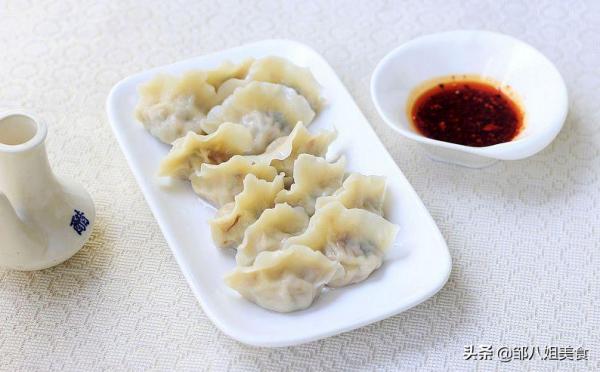 調餃子肉餡，不能亂放調料，記住“兩放一不放”，餃子又嫩又香