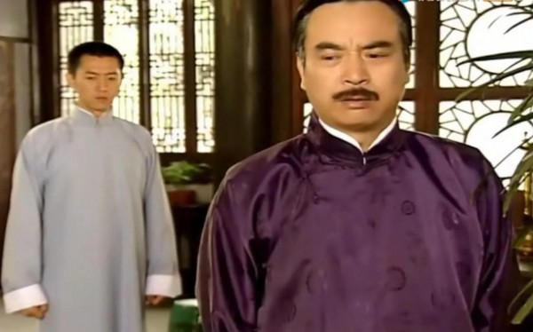 《蒼天有淚》蕭家姐妹與展家水火不容的表面下，鄭老闆是最大贏家