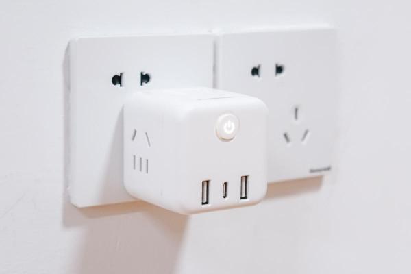 日系大廠松下的USB魔方插座到底好用嗎?這個功率購買要考慮下 日系大廠松下的USB魔方插座到底好用嗎?這個功率購買要考慮下