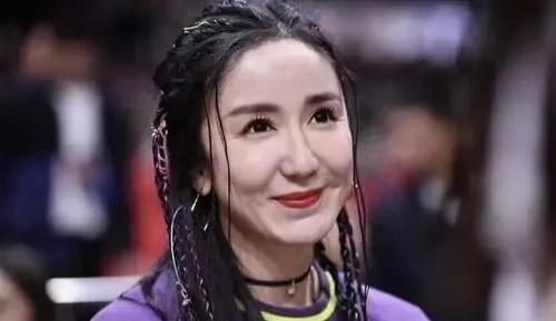 被網友吐槽整容 賣假貨 她真的不行了嗎？