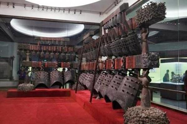 1978年，湖北發現豪華水墓，出土21口陪葬棺材