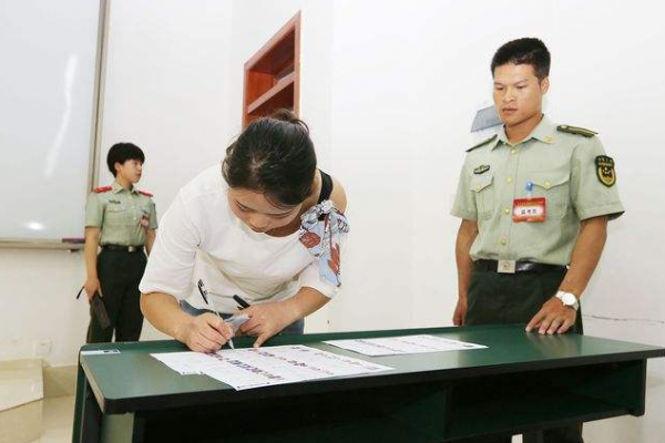 軍隊文職月薪近萬待遇好,卻無人問津,究竟是何原因? 軍隊文職月薪近萬待遇好,卻無人問津,究竟是何原因?