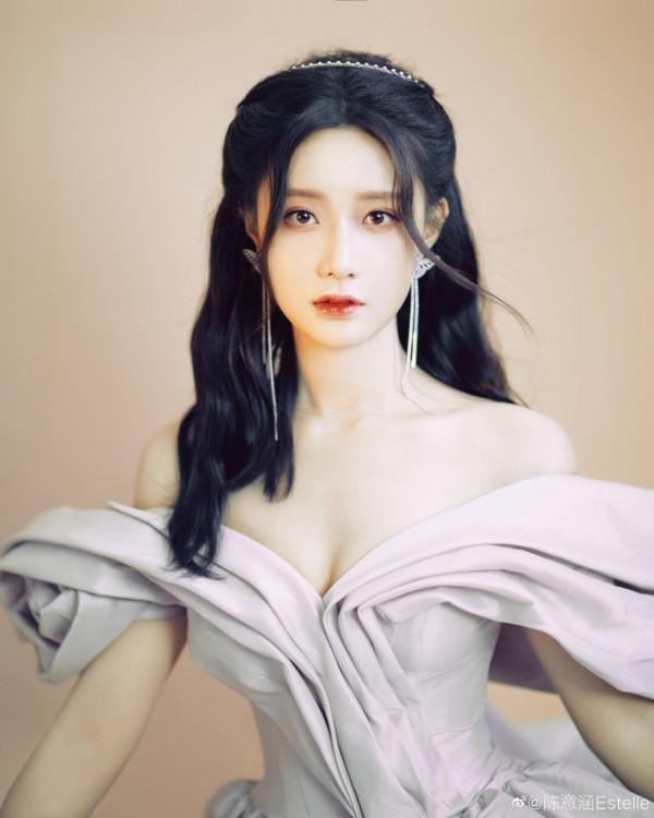 文榮獎紅毯：許凱、任豪、劉浩存、周也、辣目洋子、張予曦、曾黎