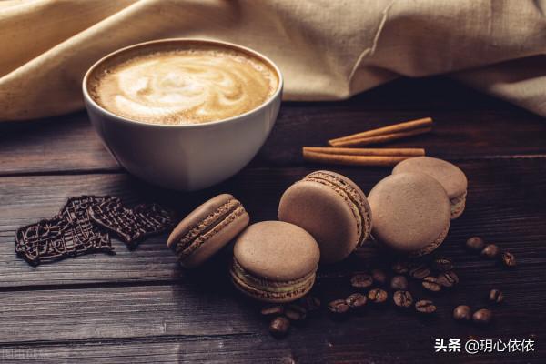 和孩子在咖啡廳的悠閒時光，咖啡廳對於孩子來說，有圖書館的魅力