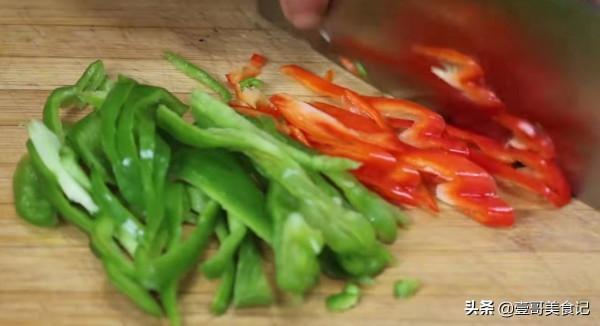 芹菜肉絲,到底先炒芹菜還是先炒肉,30年老廚教你正確做法,真香 芹菜肉絲,到底先炒芹菜還是先炒肉,30年老廚教你正確做法,真香