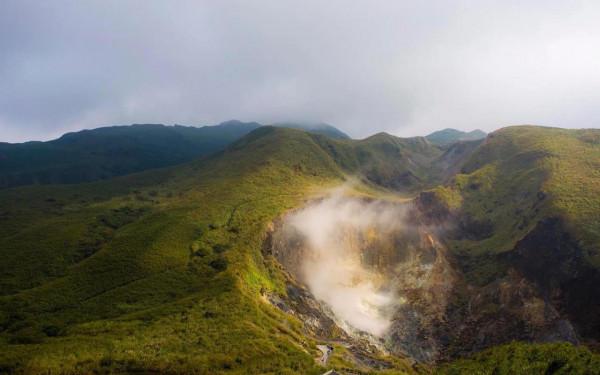 西班牙火山50年後再次噴發,岩漿流到街道,聊聊國內火山有幾座 西班牙火山50年後再次噴發,岩漿流到街道,聊聊國內火山有幾座