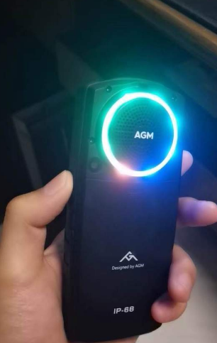 想給老媽買老年機，對比了好多，還是入手了AMG，有缺點但很滿意