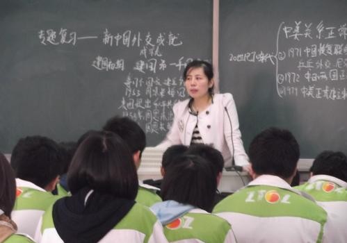 老師在上課的時候使用教學擴音器，有沒有違反師德呢？