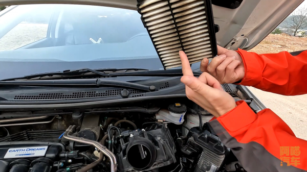 小姐姐去4S店保養差點被坑哭了，看喵哥出手，如何幫她省下一千多