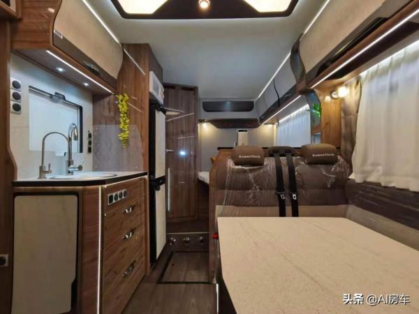 顏值效能都一流，還帶兩種佈局，不愁水電，實拍國產羅曼特斯房車