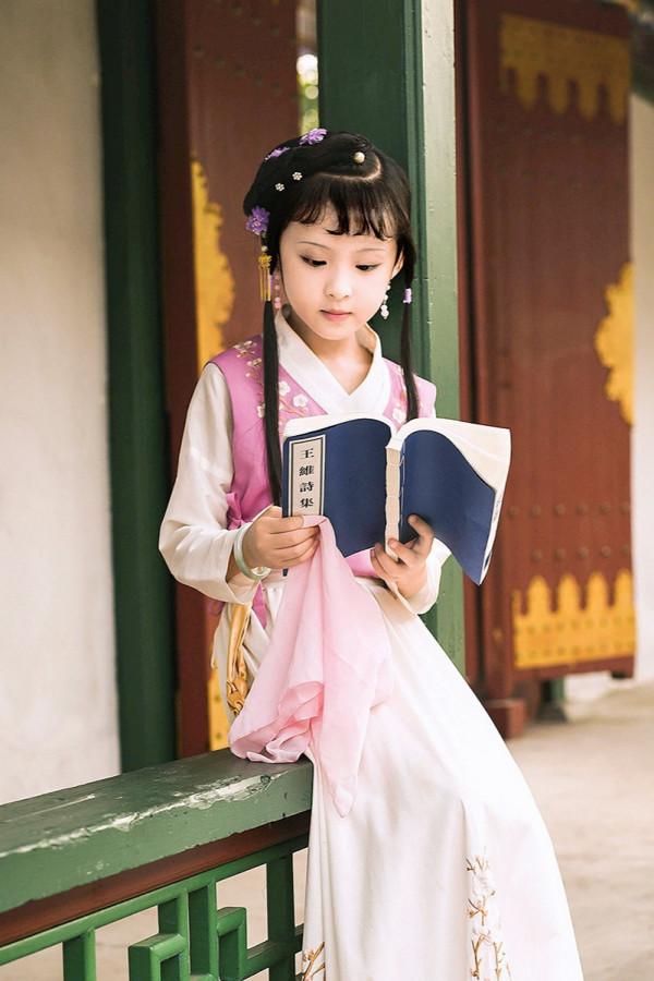 還記得《小戲骨紅樓夢》裡的林黛玉嗎?她現在長這樣 還記得《小戲骨紅樓夢》裡的林黛玉嗎?她現在長這樣