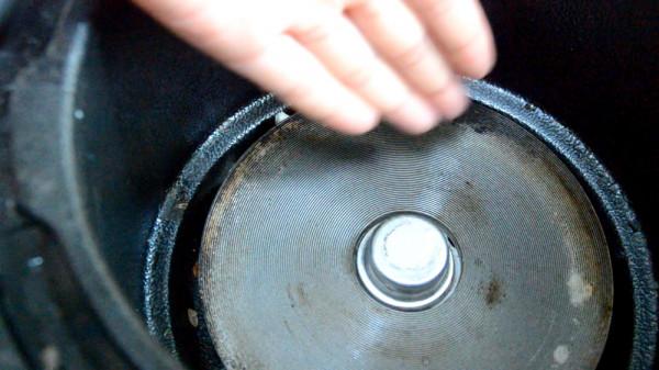 不管電飯煲有多髒，教你一個不外傳竅門，1分鐘擦得乾淨如新