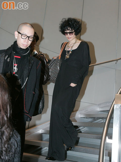 天后王菲和化妝師zing 天后王菲和化妝師zing