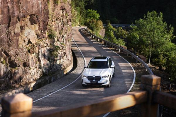 續航500km,降價7萬後的寶馬iX3 VS Model Y,你選誰? 續航500km,降價7萬後的寶馬iX3 VS Model Y,你選誰?