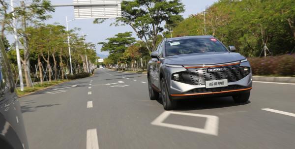 「鵬哥聊車」未來已來，智慧戰線向後蔓延？試駕全新哈弗神獸