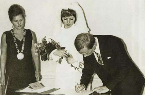 柳德米拉&colon;與普京同甘共苦30年&comma;成為&quot&semi;第一夫人&quot&semi;&comma;如今為何選擇離開