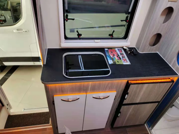 愛旅途夢騎士 大通T70四驅皮卡越野房車 動力升級 隱藏茶臺設計