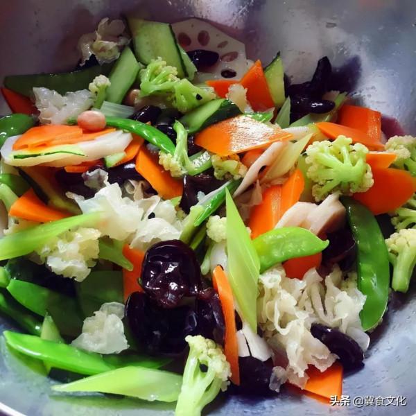 各種經典的小炒做法，讓家常菜豐富多樣