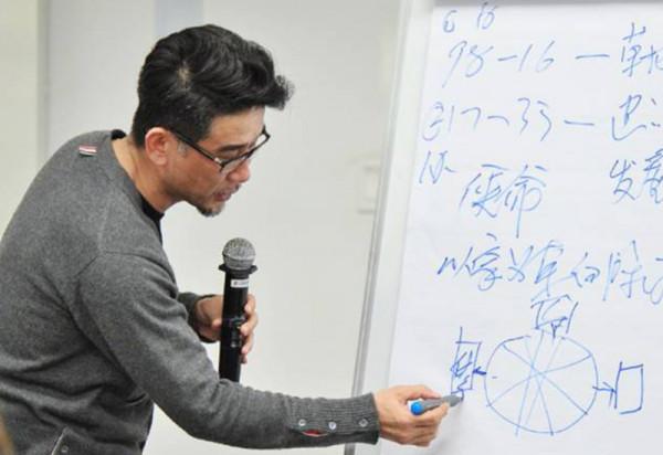 從不起眼的小攤,到身價過億,擁有上百家餐廳,秘訣就是“玩”? 從不起眼的小攤,到身價過億,擁有上百家餐廳,秘訣就是“玩”?